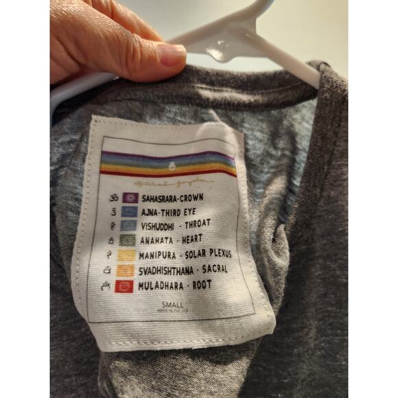 Spiritual Gangster Rainbow Chakra Crop Tee Heather Gray Women’s S  NWT USA-Made‎ - Picture 4 of 6